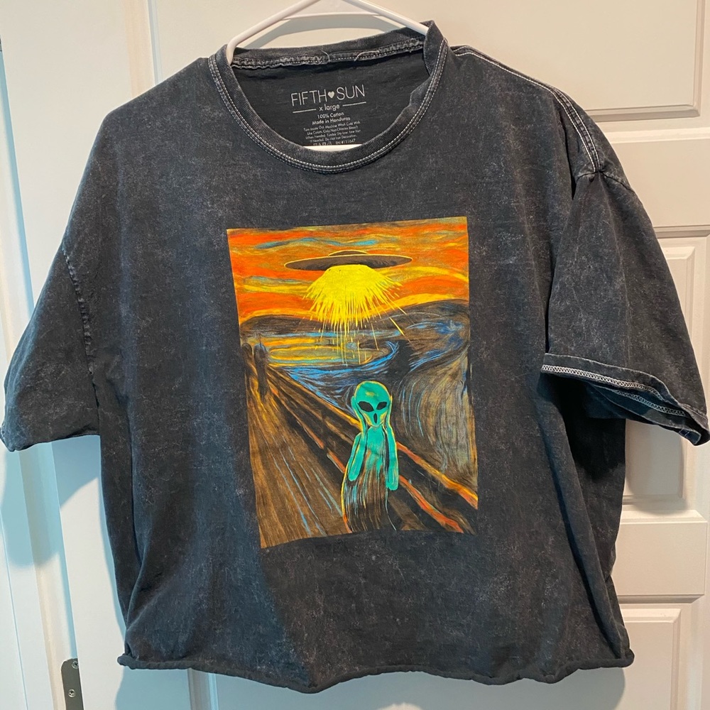 Women’s XL Alien Crop Graphic Tee